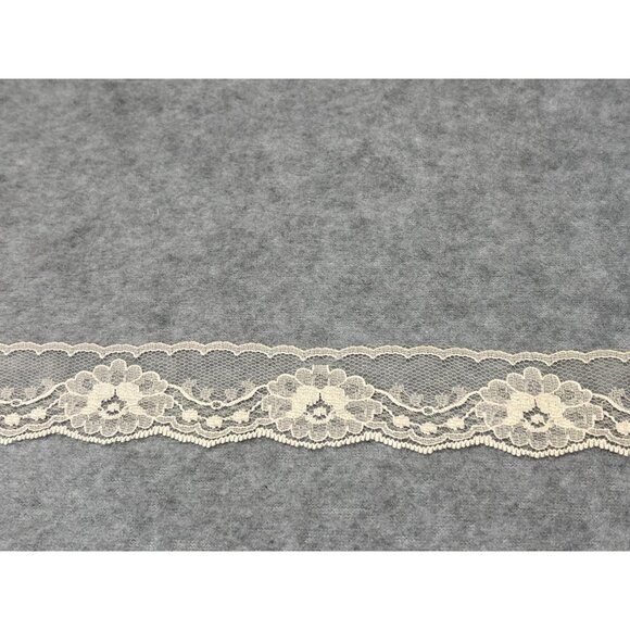Vintage Ivory Floral Lace Trim 2 yards + 16" Scalloped Edge 1.25" wide Sewing Cr - Picture 2 of 6